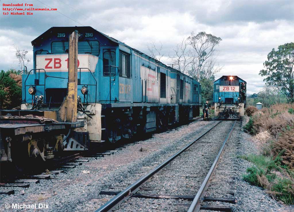 In the days when ZB locos were blue and Powranna was still a crossing loop, the crews of northbound 4104 (ZB12-ZB9) and southbound 4109 (ZB4-ZB10) swap trains before continuing their journeys, November 1988