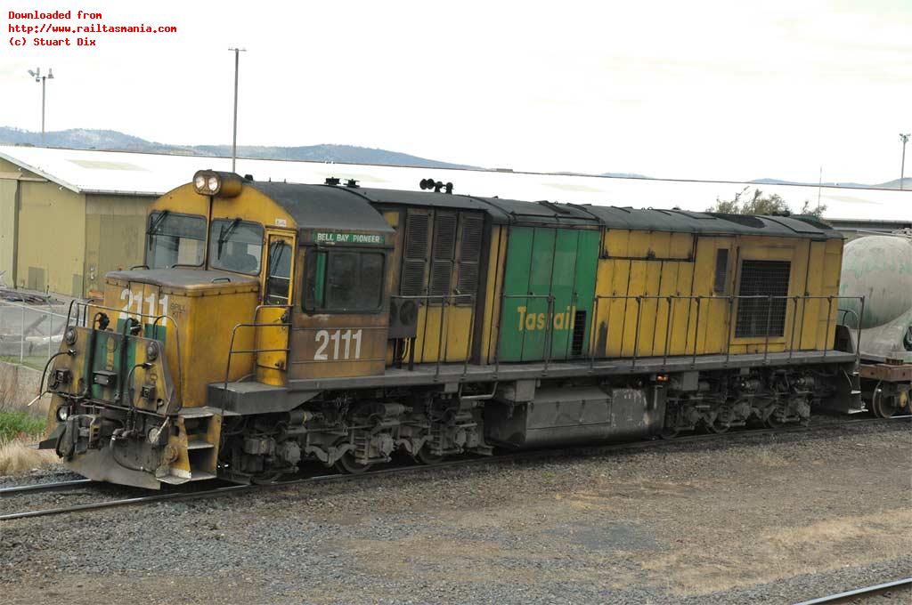 A typically grubby Z2111 shunts Hobart yard in October 2004