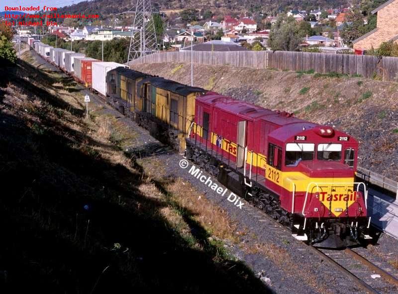 Freshly repainted 2112 leads 2117 and 2110 with train 736 Hobarts suburbs. May 2000