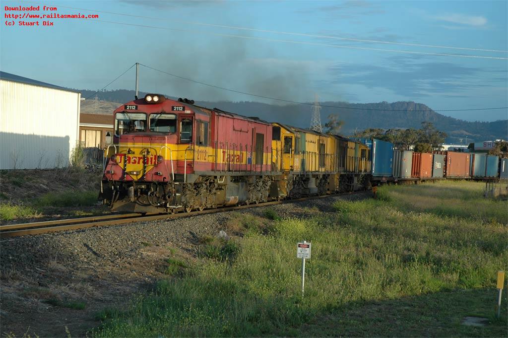 Z2112 - ZA2115 - ZA2114 haul train #636 out of Bridgewater, 13 January 2006