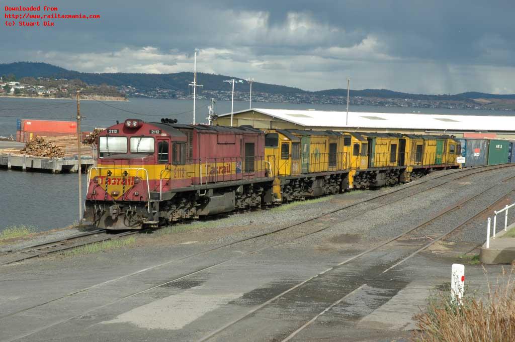 Z2112 - ZA2118 - ZA2114 - Z2110 and train #136 wait for the arrival of the crew before heading north from Hobart, December 2004