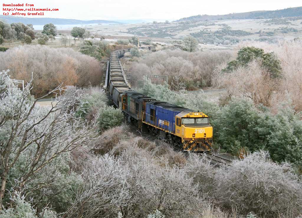 ZR2101 - ZP2100 head east through Avoca with a very late running empty coal train on 20 June 2006, with heavy frost covering the ground and trees