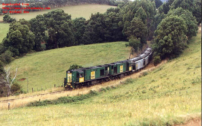 On the first revenue train to Wiltishire in over 2 and half years, ZC2143 - ZC2142 lead five loaded fertiliser hoppers, January 1999