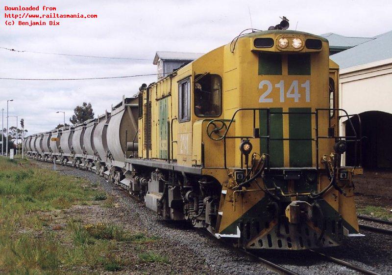 ZC2141 leads a loaded cement train off the mainline and into Devonport Yard, January 1999