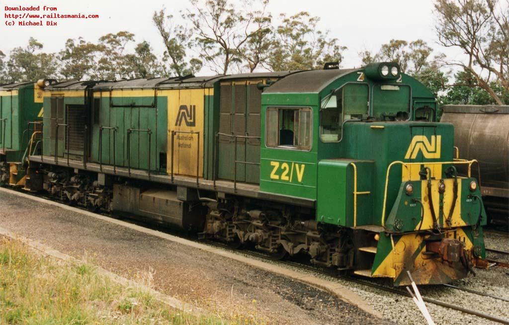 Z2 waits at Conara before continuing north, January 1992