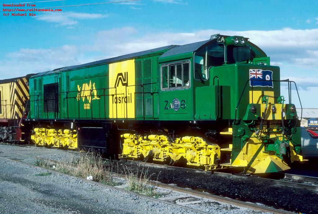 Tasrails contribution to the Australian bicentenary in 1988 was to apply a modified paint scheme to ZA6 when the locomotive was repainted from the former TGR tiger stripe colours in June 1988. In pristine condition, the loco was photographed in Hobart yard shortly after being released into traffic.