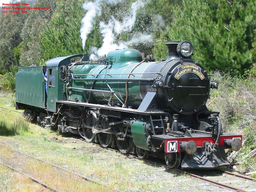 Tasmanian Transport Museum locomotive M5 rests at National Park after arrival with a charter train, November 2003