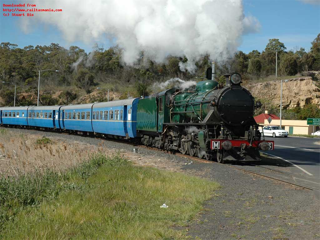 Tasmanian Transport Museums loco M5 heads a Derwent Valley Railway charter train at Granton, October 2004