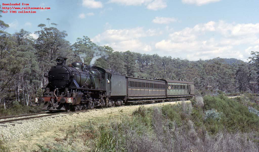 M6 and side-door carriages BBA2 and ABD1 pause for a photostop whilst forming an AREA special train from Launceston to Nabowla, March 1966