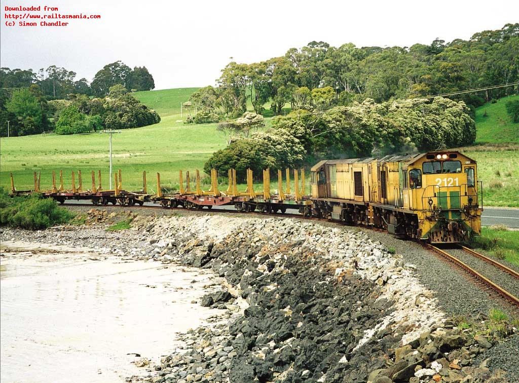 2121 and 2128 haul empty log train 568 at Doctors Rocks. October 2003