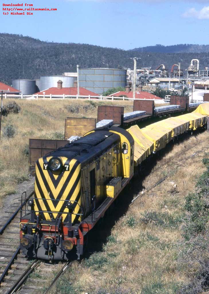 Y7 collects some vacuum-braked wagons loaded with fertiliser at Risdon on 29 December 1980. These will be attached to a rake of flat wagons loaded with zinc ingots for the short trip down to Derwent Park