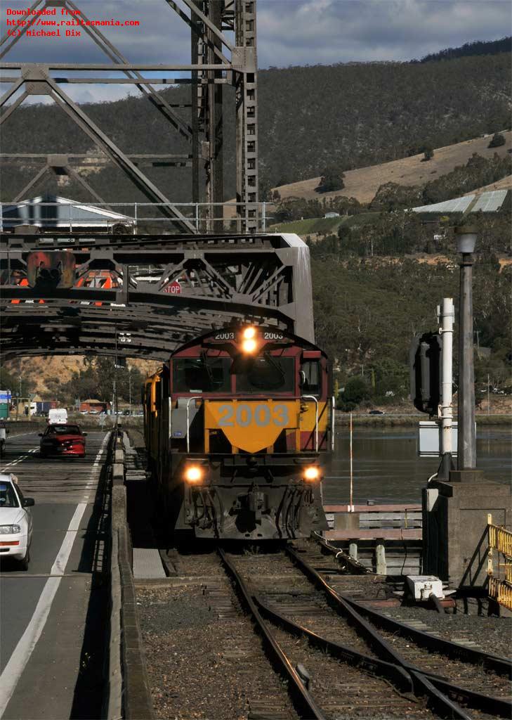 The sight of train crossing Bridgewater bridge will disappear when all operations are transferred from Hobart. On 4 April DQ loco 2003 lead 2101, 2134 and 2005 off the bridge on Boyer-bound light engine movement 566