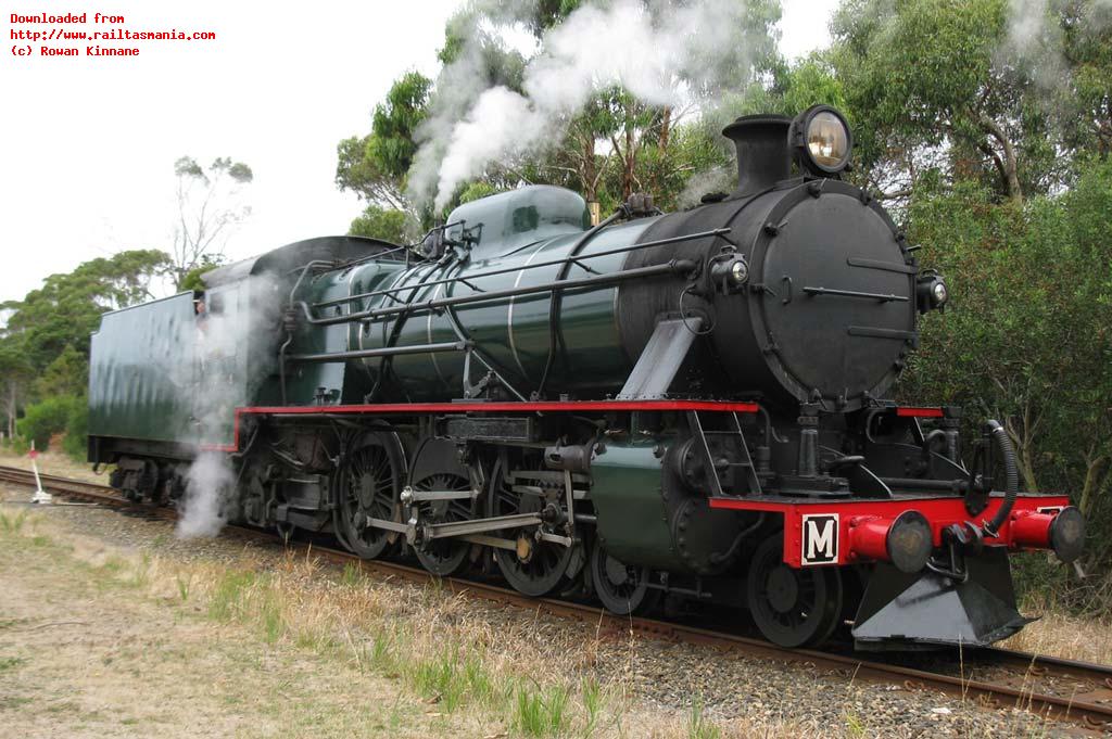 Locomotive M4 runs around its train at Coles Beach station on the Don River Railway, February 2015