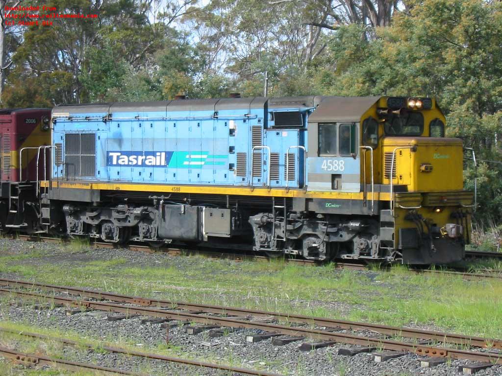 Former New Zealand Railways loco DC4588 stands at Conara Junction, prior to departure with the north bound coal train, October 2004