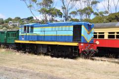 Former Emu Bay Railway locomotive 1002 runs around its train at Coles Beach station on the Don River