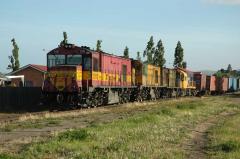 Z2112 - ZA2117 - Z2110 haul MKA2137 and train 536 through Claremont, 22 December 2005