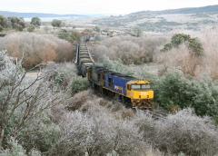 ZR2101 - ZP2100 head east through Avoca with a very late running empty coal train on 20 June 2006, w