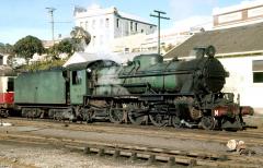 A well weathered M6 stands at the head of the Devonport -
Burnie <i>Workers Train</i>, after arriva