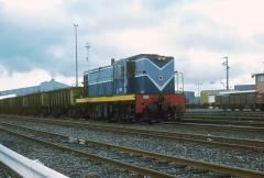 In June 1979, 1004 hauls a rake of concentrate wagons through the tippler at Burnie