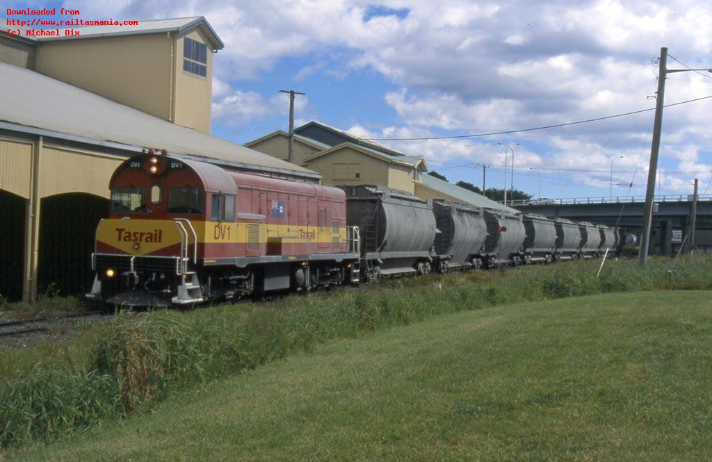 DV1 leads an empty cement train out of the Devonport yard, November 2001